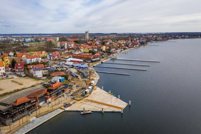 Topowy mazurski kurort jeszcze piękniejszy! Trwa remont wielkiej promenady [ZDJĘCIA, WIDEO]