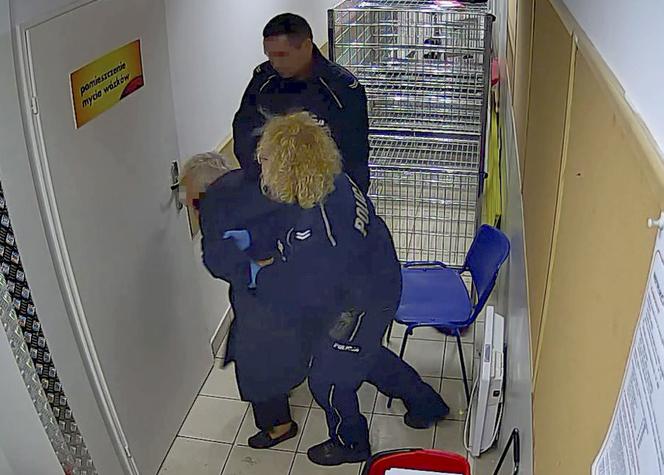 POBICIE STARUSZKI PRZEZ POLICJĘ