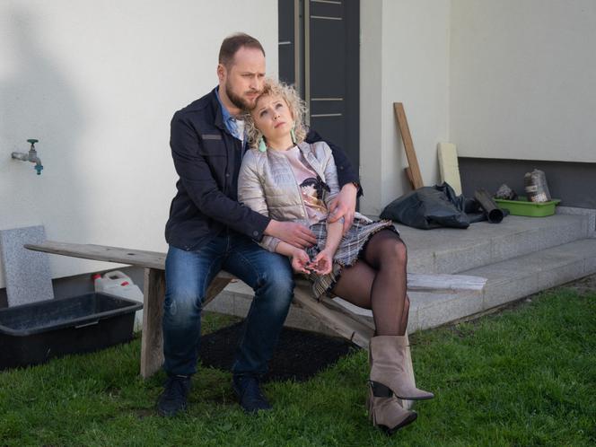 Na Wspólnej odc. 3320. Beata (Katarzyna Ptasińska), Paweł (Grzegorz Kwiecień)