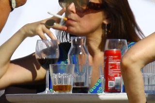 Renata Dancewicz kurzy na plaży