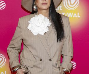 Kayah niczym bogata wdowa po gangsterze. A to garnitur z sieciówki!