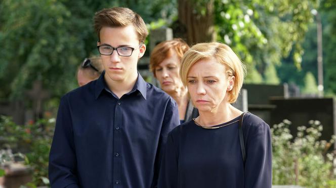 Barwy szczęścia odc. 1959. Sabina (Barbara Kurzaj), Kajtek (Jakub Dmochowski)