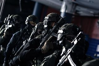 Poznańska policja odbyła ćwiczenia w zamkniętym Multikinie 51