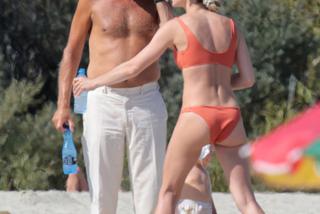 Kasia Tusk w bikini na plaży z rodziną