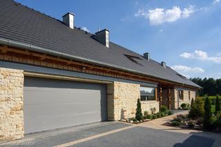 TREND: szare dachy. Kolory elewacji, które pasują do grafitowego pokrycia dachowego. ZDJĘCIA