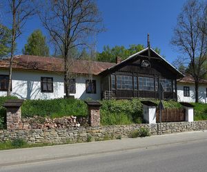 To miejsce w Małopolsce przyciąga turystów jesienią. Jego ozdobą jest unikatowy drewniany dwór