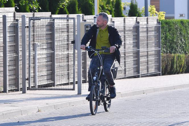 Przesiadł się na rower elektryczny