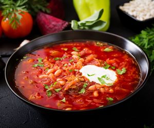 Buraczana zupa z czerwoną fasolą. Bez mięsa, tylko warzywa - przepyszna!