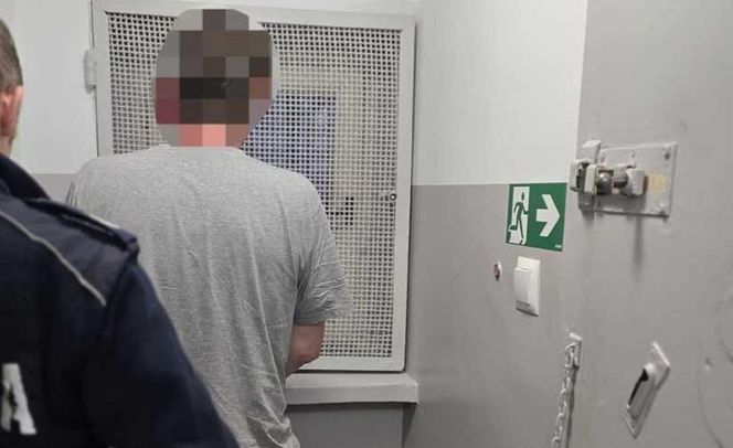 57-latek terroryzował ludzi w centrum miasta. W jego mieszkaniu znaleźli prawdziwy arsenał