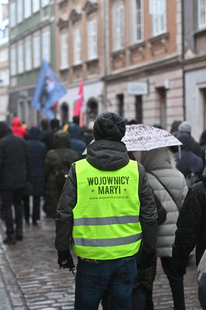 Wojownicy Maryi w pokutnej procesji różańcowej