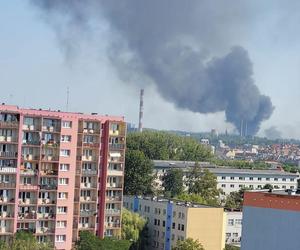 Czarny dym nad Zabrzem. Strażacy walczą z pożarem na Zaborzu