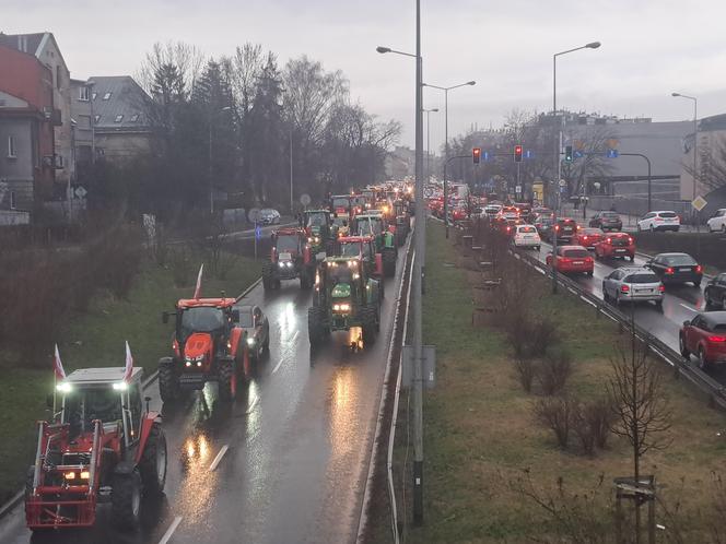 Strajk rolników w Krakowie. Kolumna liczyła ponad 400 maszyn