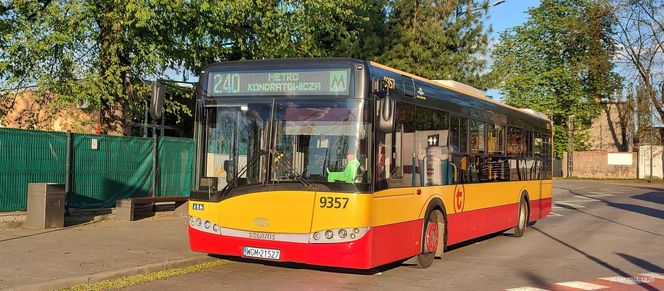  Jamnik za 799 złotych! Kierowczyni autobusu w Warszawie ukarana za maskotkę na szybie. „Chcę walczyć z tym absurdem”