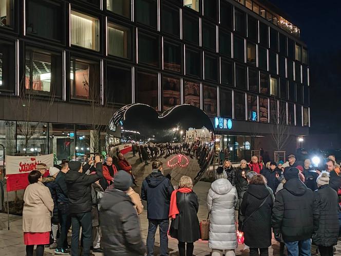 Serce Świateł dla Pawła Adamowicza. Wydarzenie KOD-u przeciw nienawiści