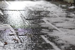 Małopolska: Uwaga na gołoledź! IMGW ostrzega przed opadami marznącego śniegu [PROGNOZA POGODY]