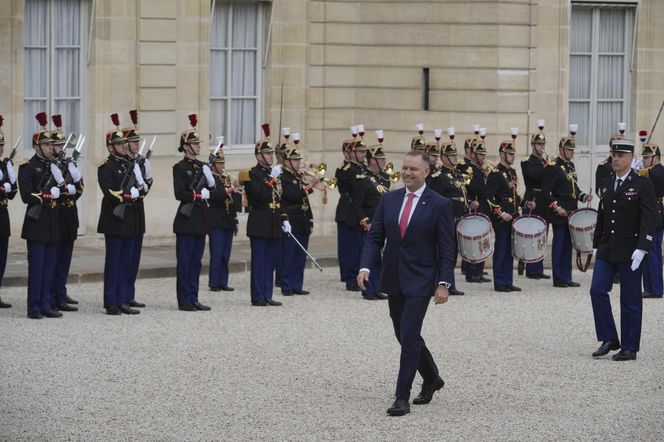 Nawrocki spotkał się z Macronem