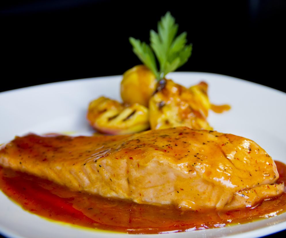Łosoś jak z wykwintnej restauracji. Wszystko dzięki tej wyrazistej marynacie