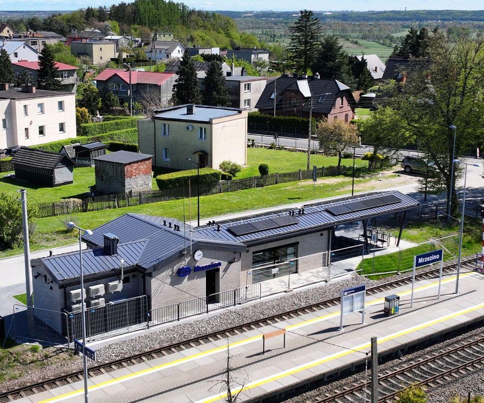 Dworzec kolejowy w Mrzezinie jak nowy. Jego remont kosztował ponad 4,4 mln zł 