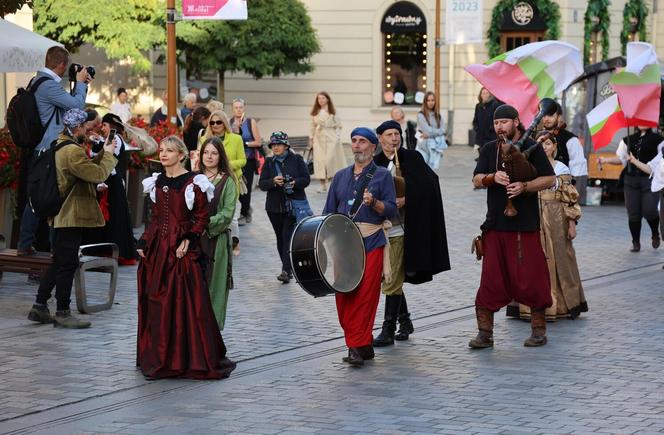 Korowód w ramach Międzynarodowego Festiwalu Renesansu w Lublinie