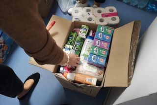 Pakowanie darów w ESKA Kraków