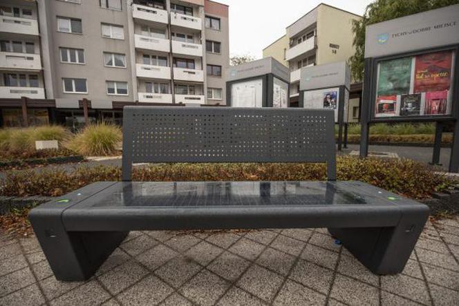 W Tychach stanęła ekologiczna ławka odporna na wandali. ZDJĘCIA