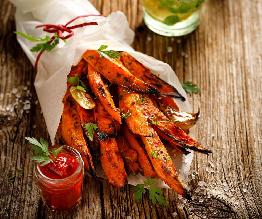 Pieczone frytki z batatów w chrupiącej skorupce -  po prostu pychota!