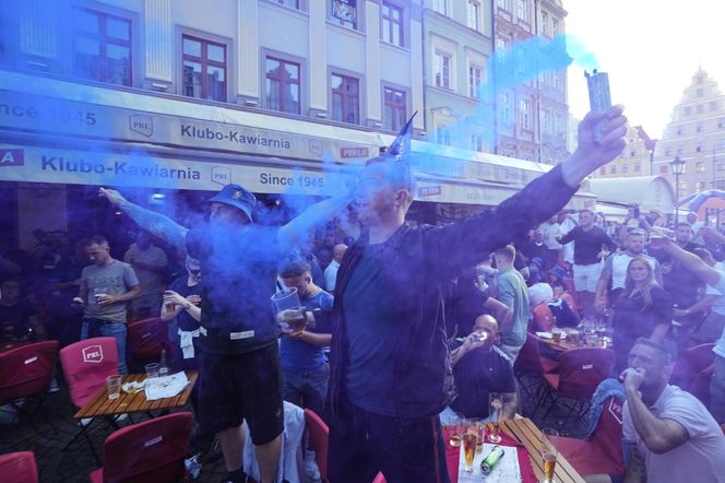 Kibice przed finałem Ligi Konferencji we Wrocławiu
