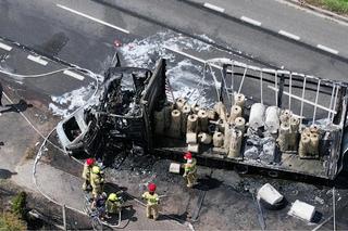 Dębówka. Tir zderzył się z osobówką. Oba pojazdy spłonęły!