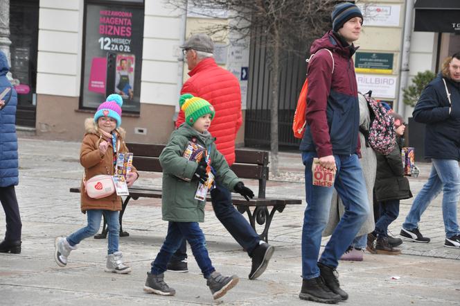 32. Finał WOŚP w Kielcach. Tak Orkiestra grała na deptaku i Placu Artystów