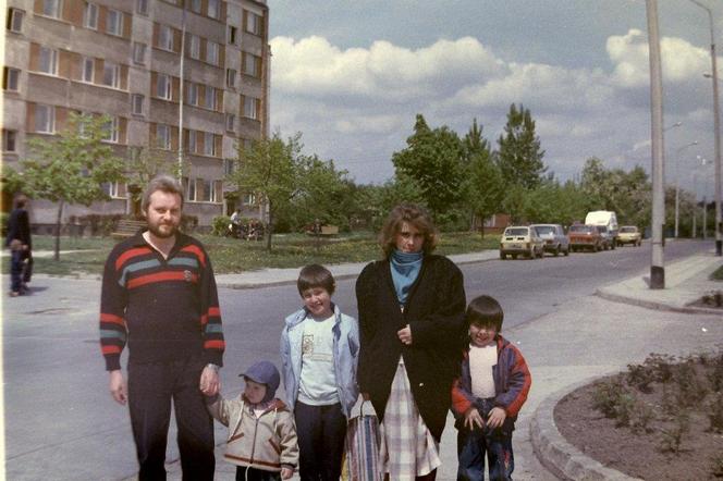 Rodzinny album Bajerów. W tle dawne Starachowice
