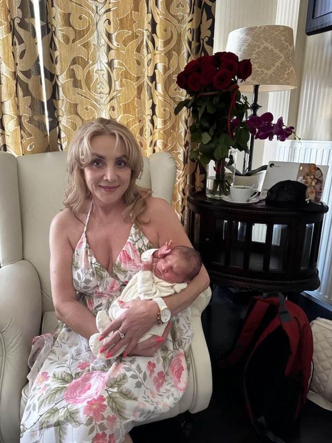Danuta Martyniuk z maleństwem w ramionach. Pochwaliła się wnukiem