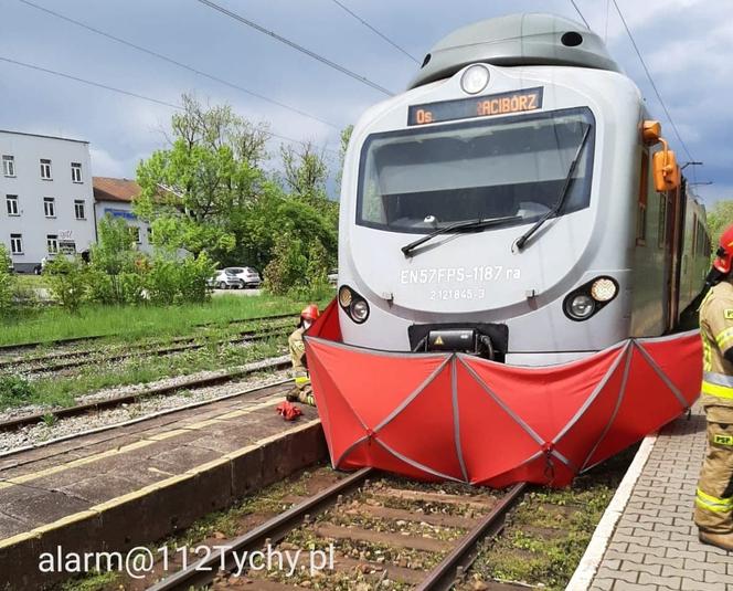 Dramat w Mikołowie. 17-letnia dziewczyna rzuciła się pod pociąg. Nie miała szans na przeżycie