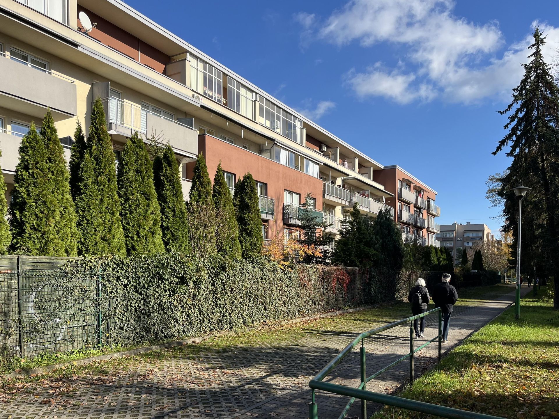 Teligi 26 w Krakowie. Blok z ukrytym balkonem