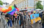 17. Wrocławski Marsz Równości wystartował. Na trasie pojawili się przeciwnicy 