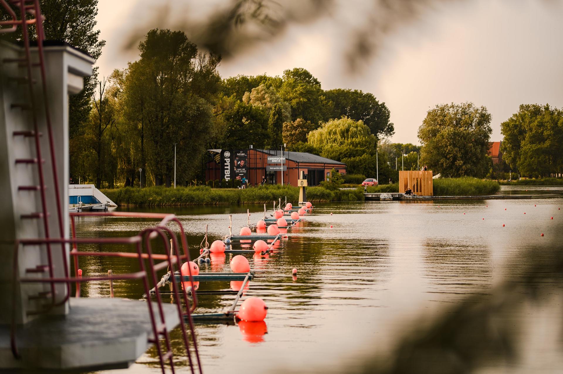 Warsztaty Mood for wood 2023 w Poznaniu – projekt „Ambona” grupy prowadzonej przez Zoltána Majora i Pétera Müllnera z węgierskiej pracowni Partizan Architecture