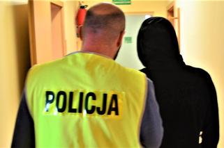 Kościerzyna: Policja zatrzymała 20-letniego mężczyznę. Miał molestować 10-letnią dziewczynkę w sklepie