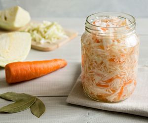 Kiszona kapusta w słoiku – prosty przepis i sekret domowego kiszenia
