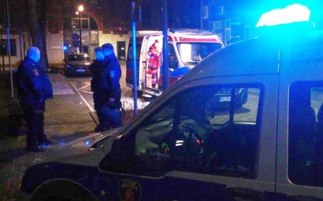 Horror na Mińskiej. Mężczyzna leżał w wielkiej kałuży krwi
