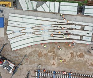 Kraków buduje Warszawie plac Zawiszy. Byliśmy w fabryce, gdzie powstanie 121 elementów wielkiej układanki