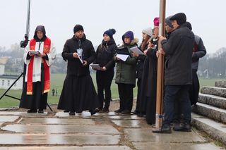 Tak wyglądała jubileuszowa Droga Krzyżowa na Majdanku 2025