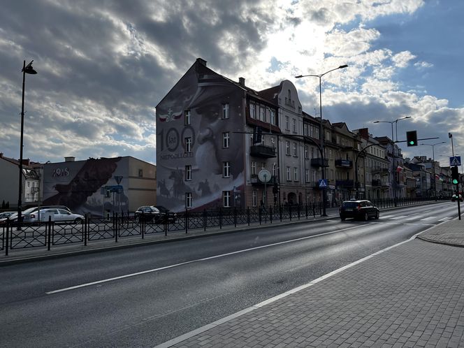   Ełk. Tłumy turystow odwiedzają to miasto. Jest największym na Mazurach