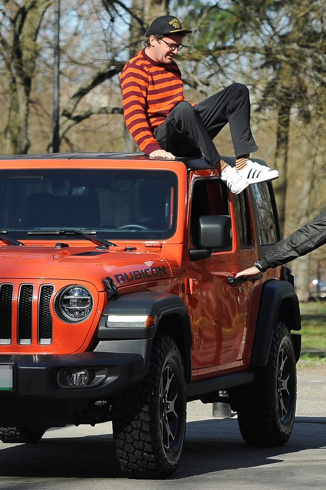 Kuba Wojewódzki nie potrafi zejść z samochodu 