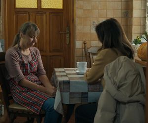 Barwy szczęścia, odcinek 3186. Krystyna Szymańska (Agata Pruchniewska), Kasia (Katarzyna Glinka)