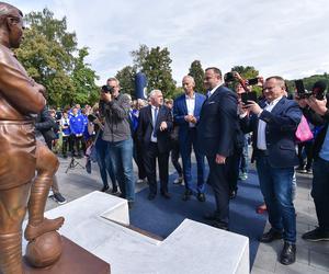 Gerard Cieślik, legenda Ruchu Chorzów ma swój pomnik. Pod Stadionem Śląskim