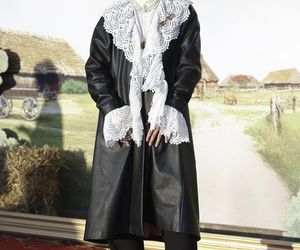 Premiera serialu 1670! Herman w gorsecie, kwiecista Dębska i Byczkowska w białych majtkach