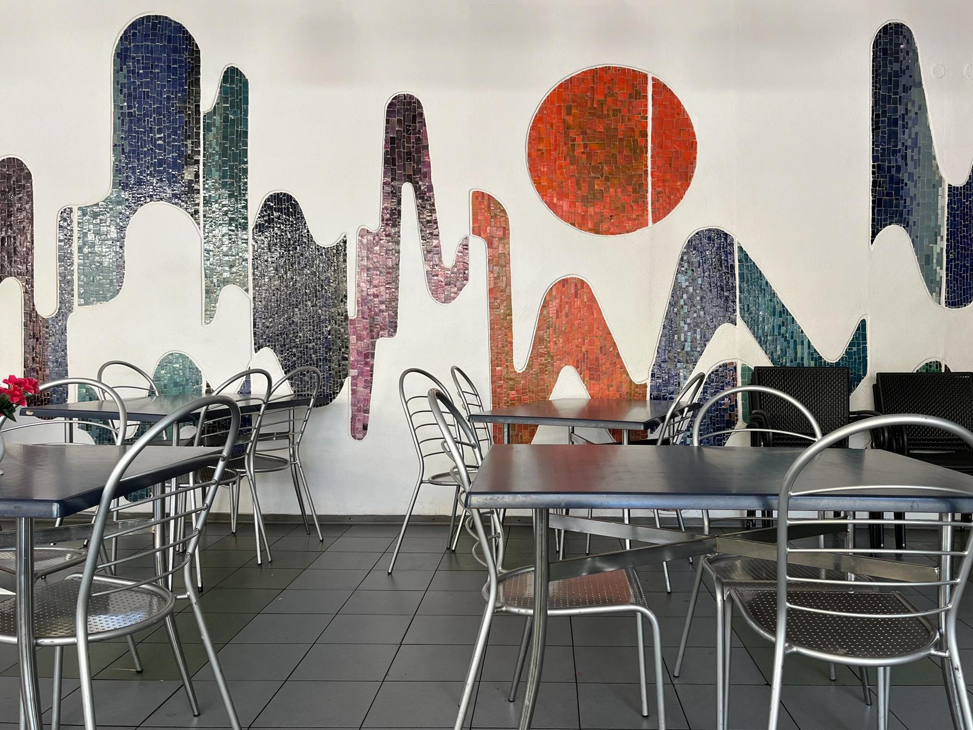 Mozaika w Barze Alpejskim w Warszawie