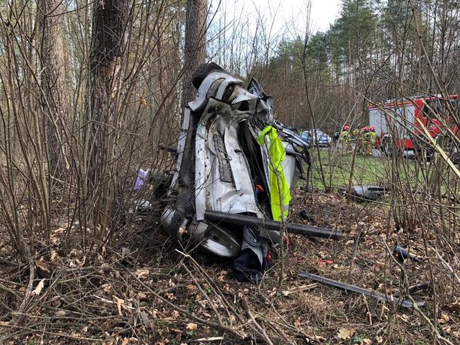 Fatalny wypadek pod Sulęciniem. Auto doszczętnie rozbite