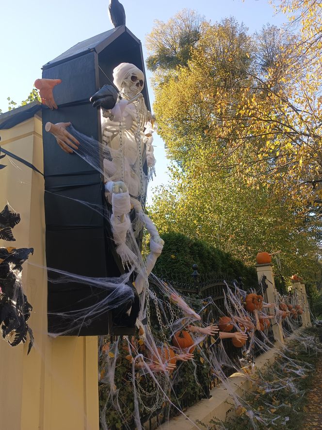 Willa na Jaśkowej Dolinie w Gdańsku znów straszy! Tegoroczny motyw Halloween budzi niepokój