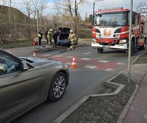 Kierująca straciła przytomność i doprowadziła do czołowego zderzenia. Trzy osoby poszkodowane