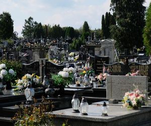 Wolontariusze zbierają na odnowę zabytkowych nagrobków. Trwa coroczna kwesta